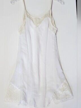 Vintage White Flowing Nighty with Ivory Lace Trim By L*Show Womens size L